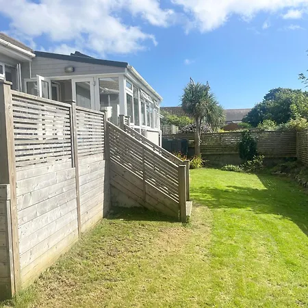 Bright With 3 Bedrooms And Garden In Porthlevan