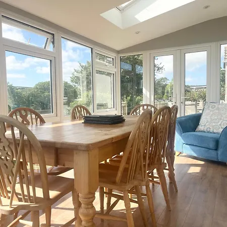 Casa de Férias Bright With 3 Bedrooms And Garden In Porthlevan