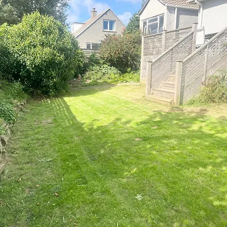 Bright With 3 Bedrooms And Garden In Porthlevan *