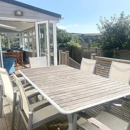 Bright With 3 Bedrooms And Garden In Porthlevan Porthleven