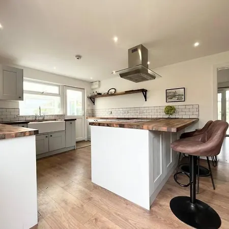 Bright With 3 Bedrooms And Garden In Porthlevan Casa de Férias *