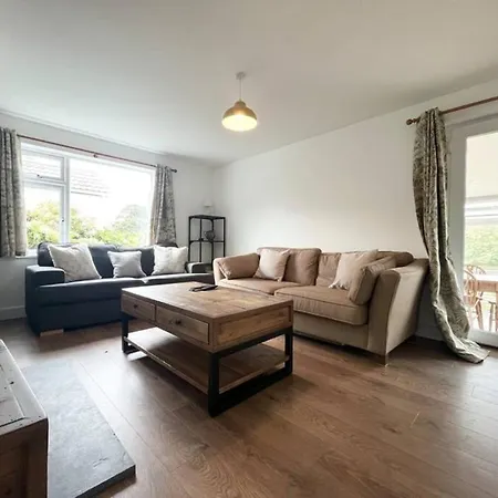 Bright With 3 Bedrooms And Garden In Porthlevan
