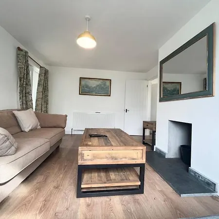 Casa de Férias Bright With 3 Bedrooms And Garden In Porthlevan Porthleven